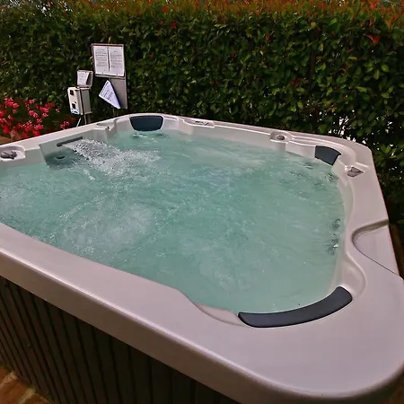 بيت للعطل Countryside Holiday With Jacuzzi In